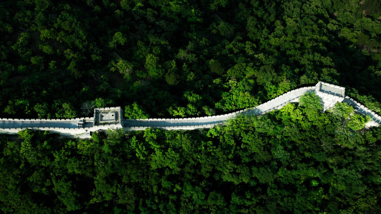 夏天（6-8月）晴朗天氣下的慕田峪長城