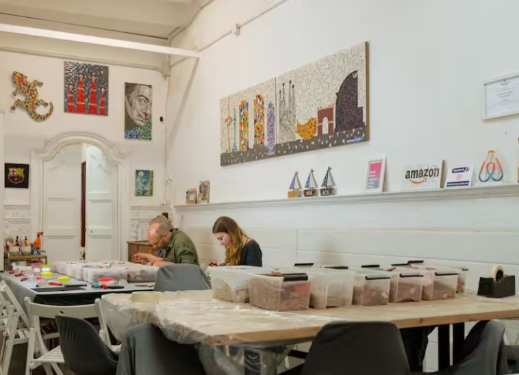 Trencadis Mosaic Class in Barcelona