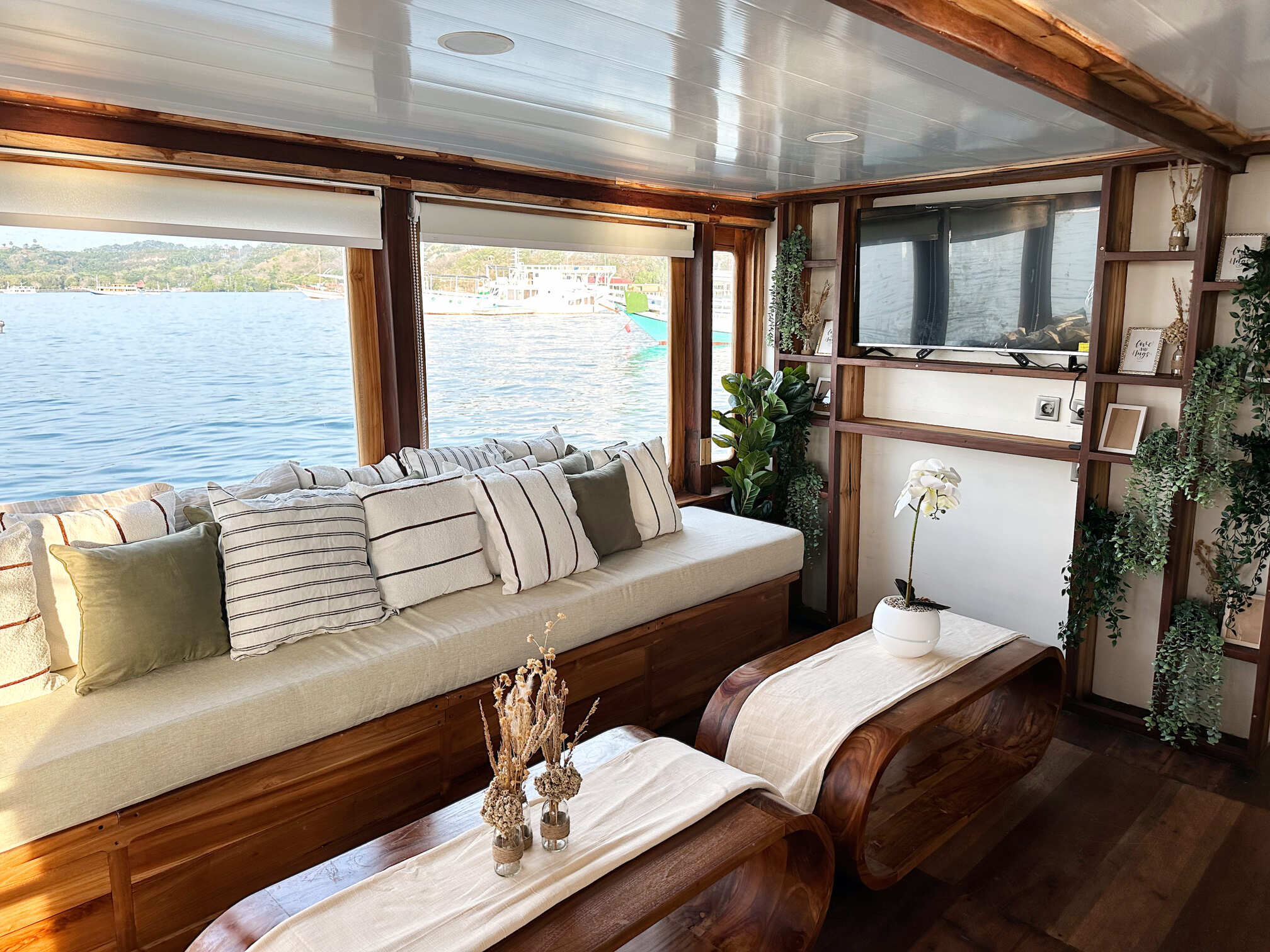 BOAT 2 Cozy Lounge / Living Room BOAT 2 Cozy Lounge / Living Room