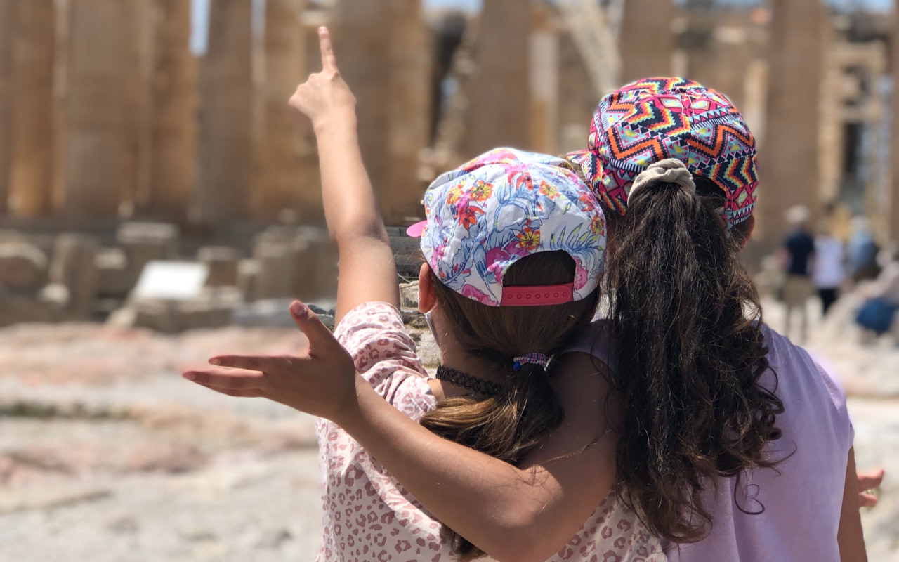 探索傳奇的雅典衛城遺址，發掘雅典娜與波賽頓的隱藏故事，盡享探索樂趣。