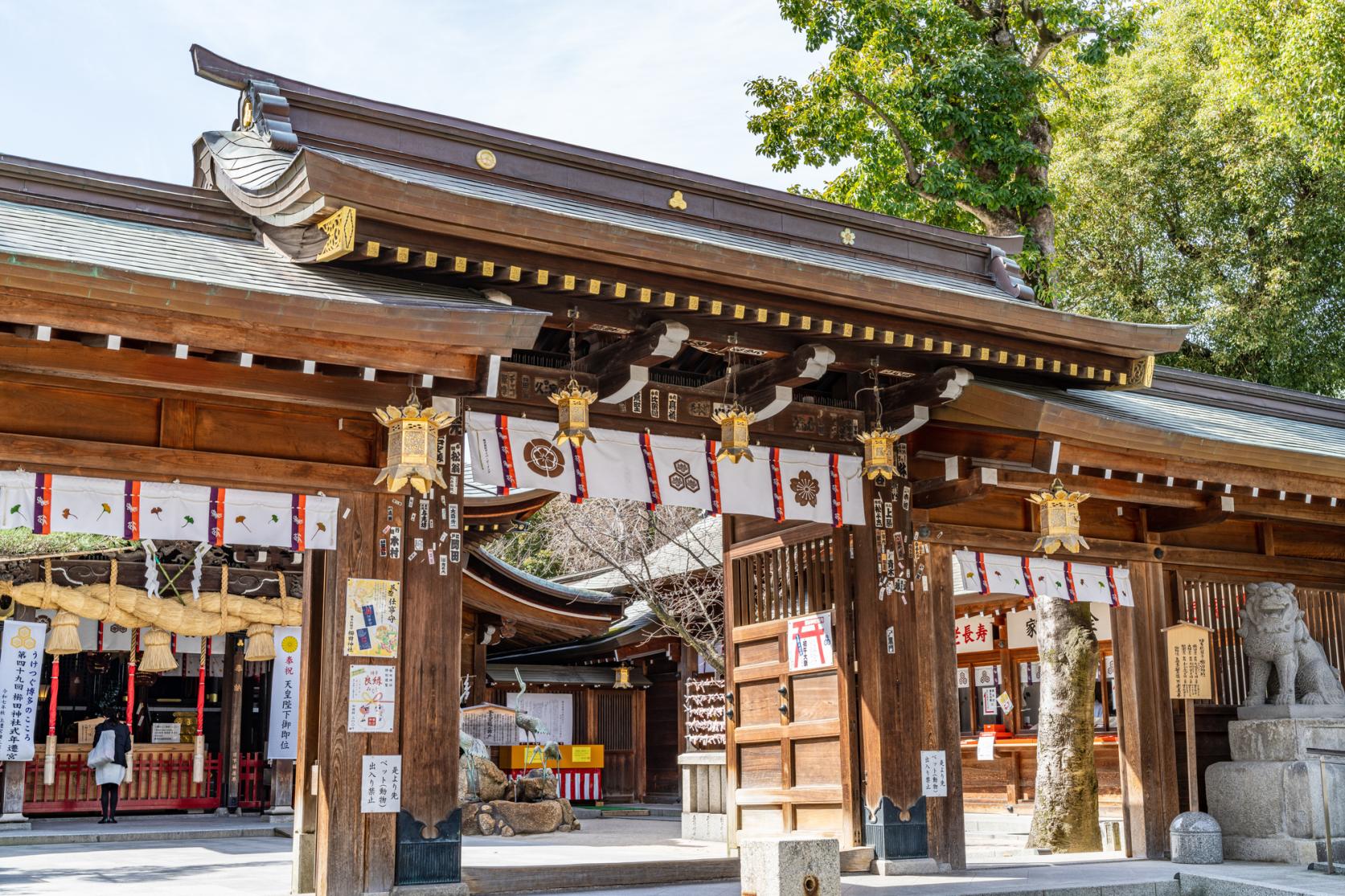 Hakata Cultural Walking Tour with Shrines, Weaving & Wagyu Lunch