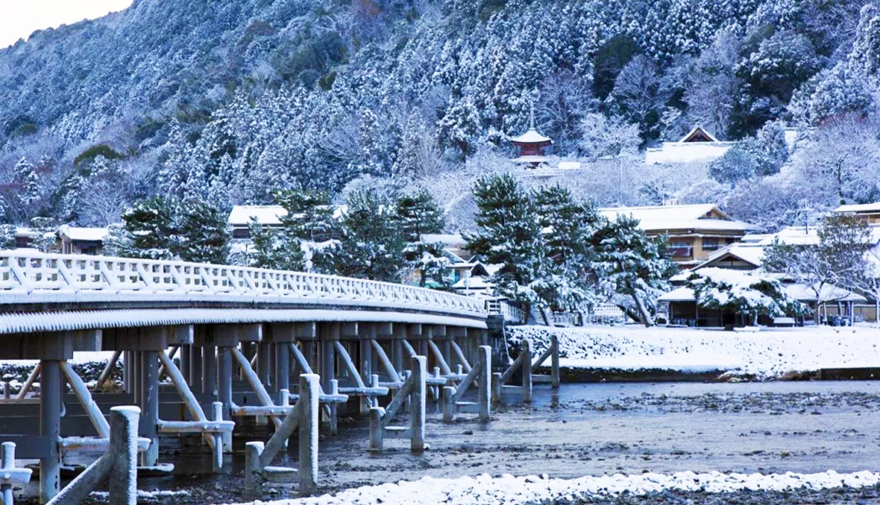 京都三千院&嵐山小火車&嵯峨野竹林小徑&嵐山車站足湯溫泉