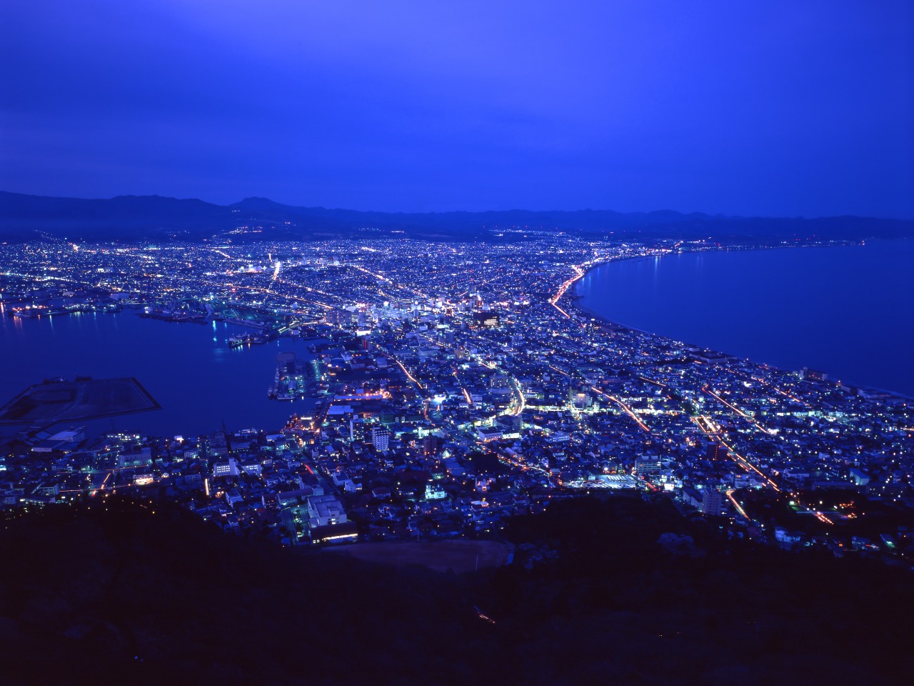 函館山夜景是造訪函館時不容錯過的景點。 函館山夜景是造訪函館時不容錯過的景點。