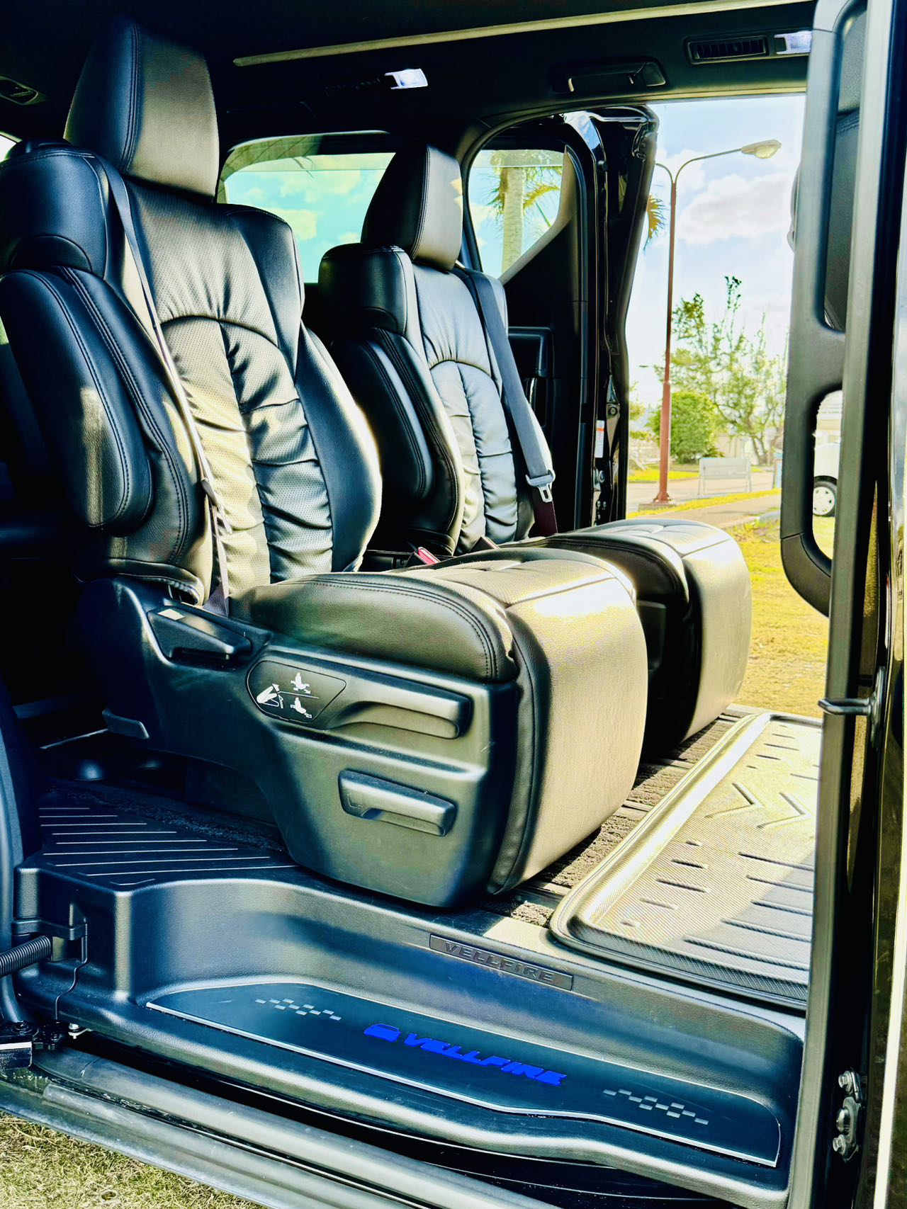 Luxury 7-seater Alfa 4