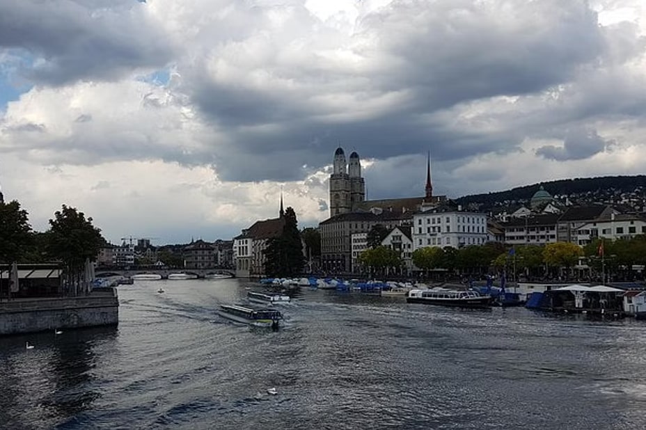 Zurich City Private Walking Tour and Lake Boat Cruise