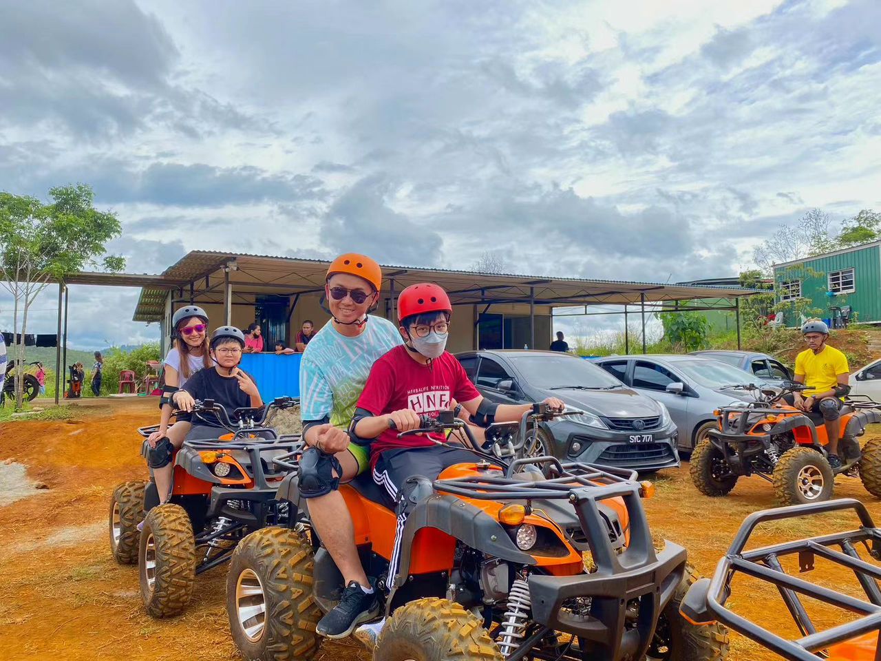 デザ酪農場・ATV・パラグライダー体験 日帰りツアー（クダサン）