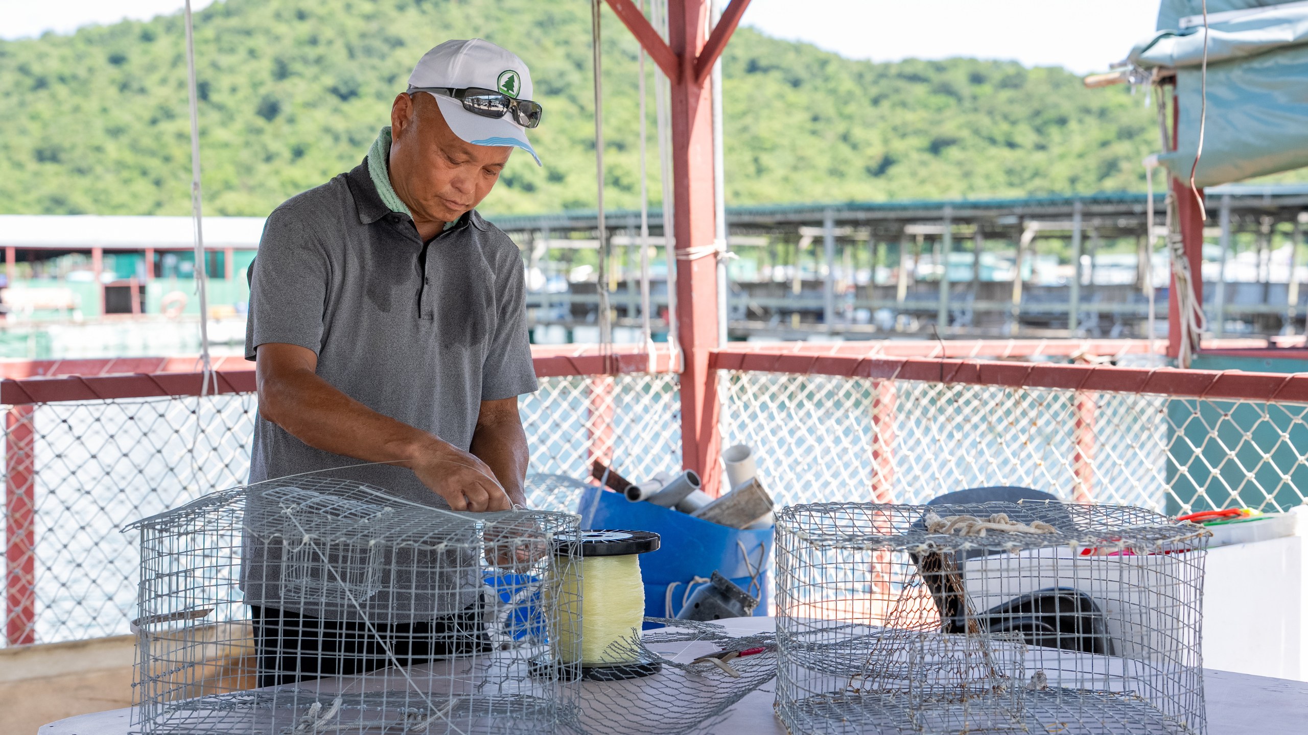 了解養殖操作及觀看織泥鯭籠示範