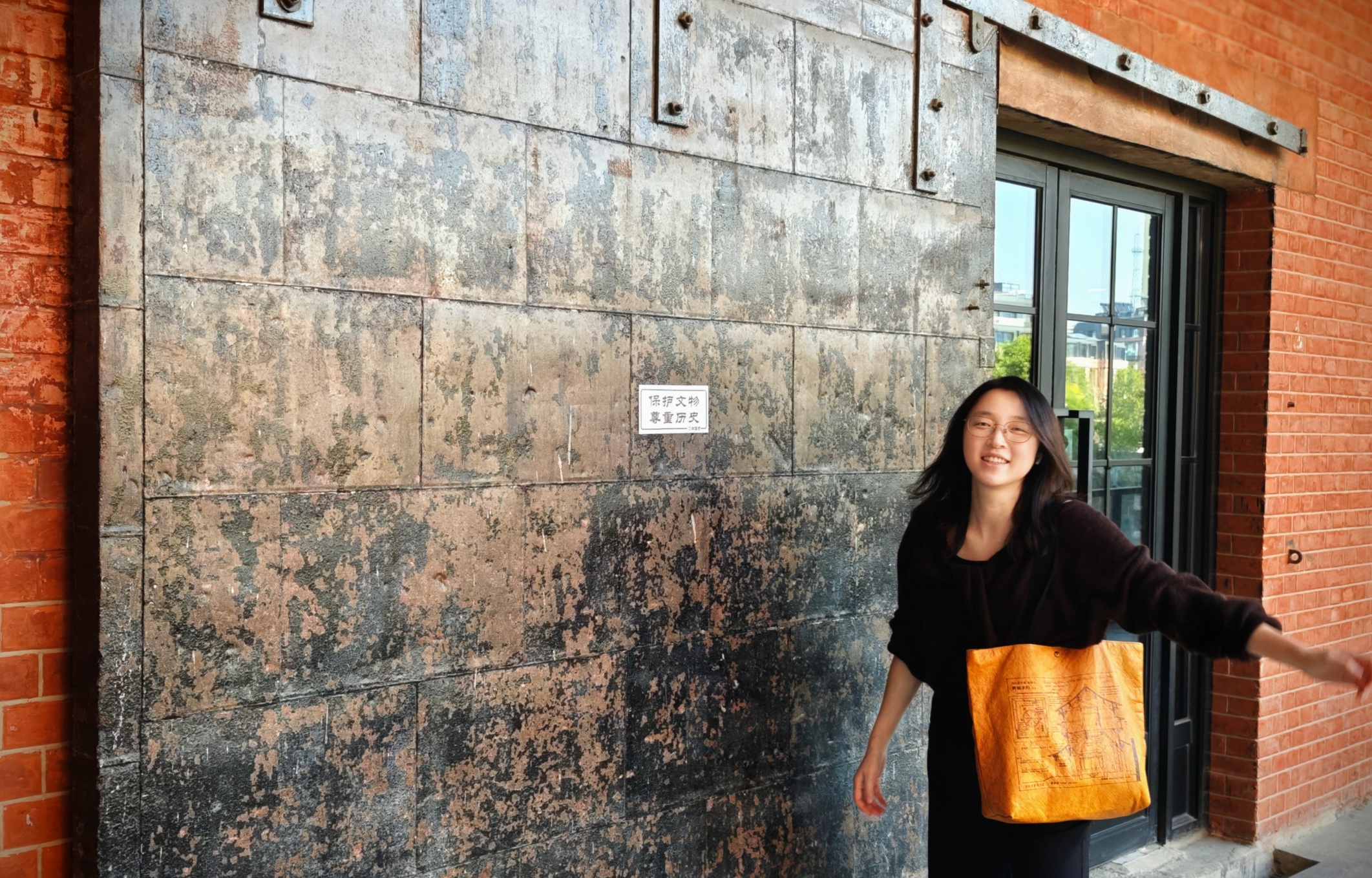 Local architects take you to explore the magical terrain of Chongqing | Yangtze River Ferry | Authentic food | Peninsula night view - Eatwith
