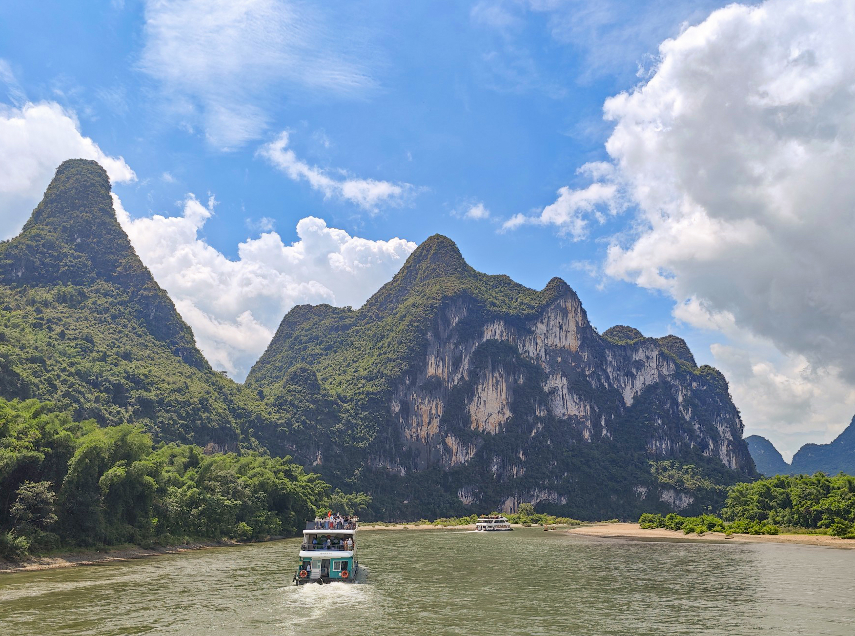 在時光的長河中,總有一些地方,宛如遺落人間的詩篇,靜靜等待著有緣人的翻閱,【桂林】便是這樣一處存在。 在時光的長河中,總有一些地方,宛如遺落人間的詩篇,靜靜等待著有緣人的翻閱,【桂林】便是這樣一處存在。
