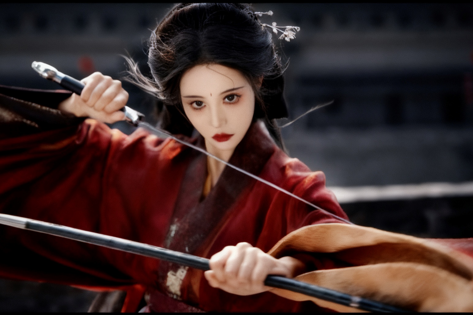 明制的重工刺繡吉服盡顯華貴，唐制的飄逸襦裙靈動嬌俏，清代格格旗裝還原古韻