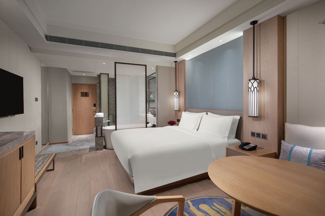 Deluxe king bed room