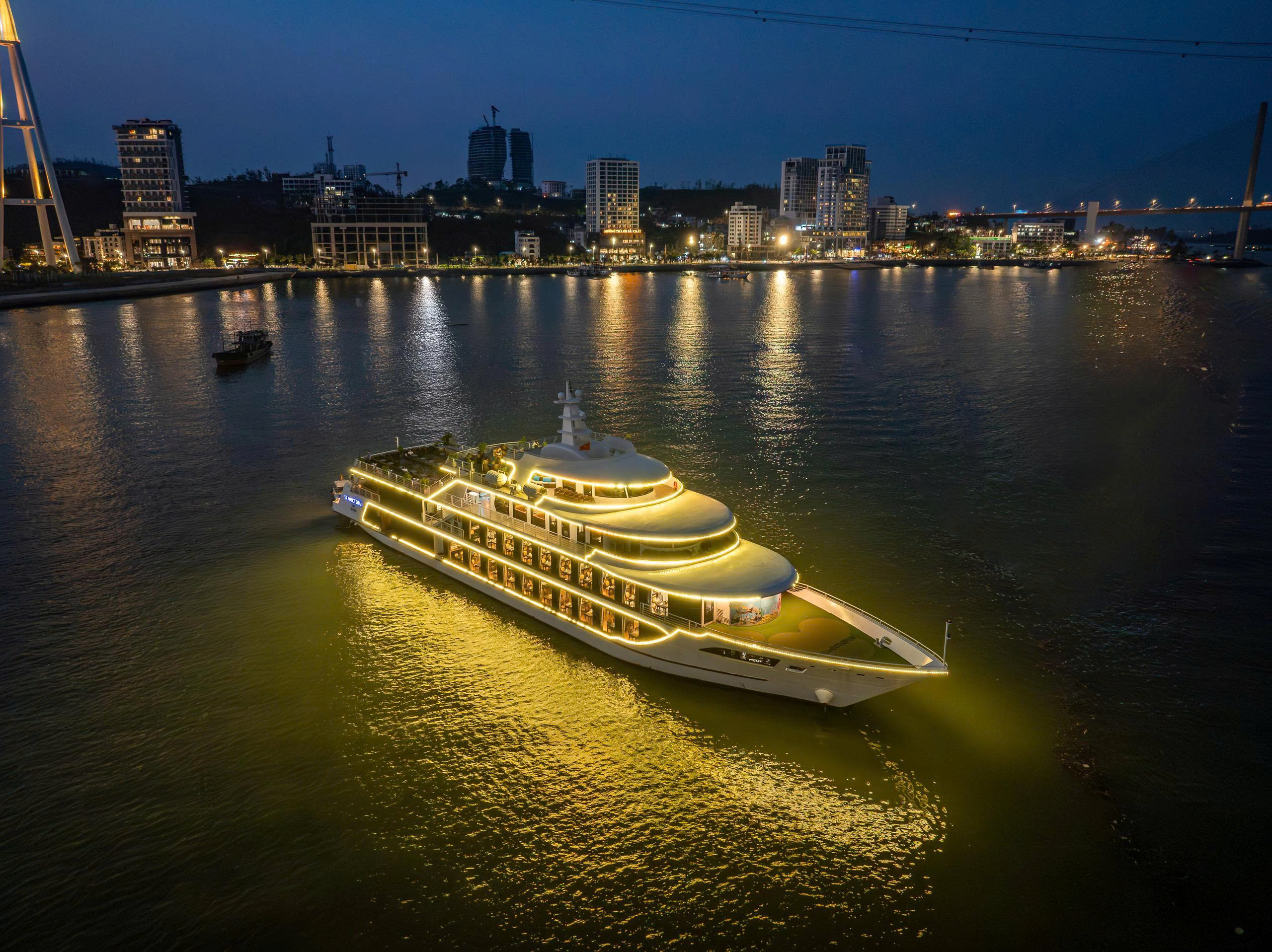 參加沉浸式下龍灣夜遊,升級您的越南之旅體驗 參加沉浸式下龍灣夜遊,升級您的越南之旅體驗