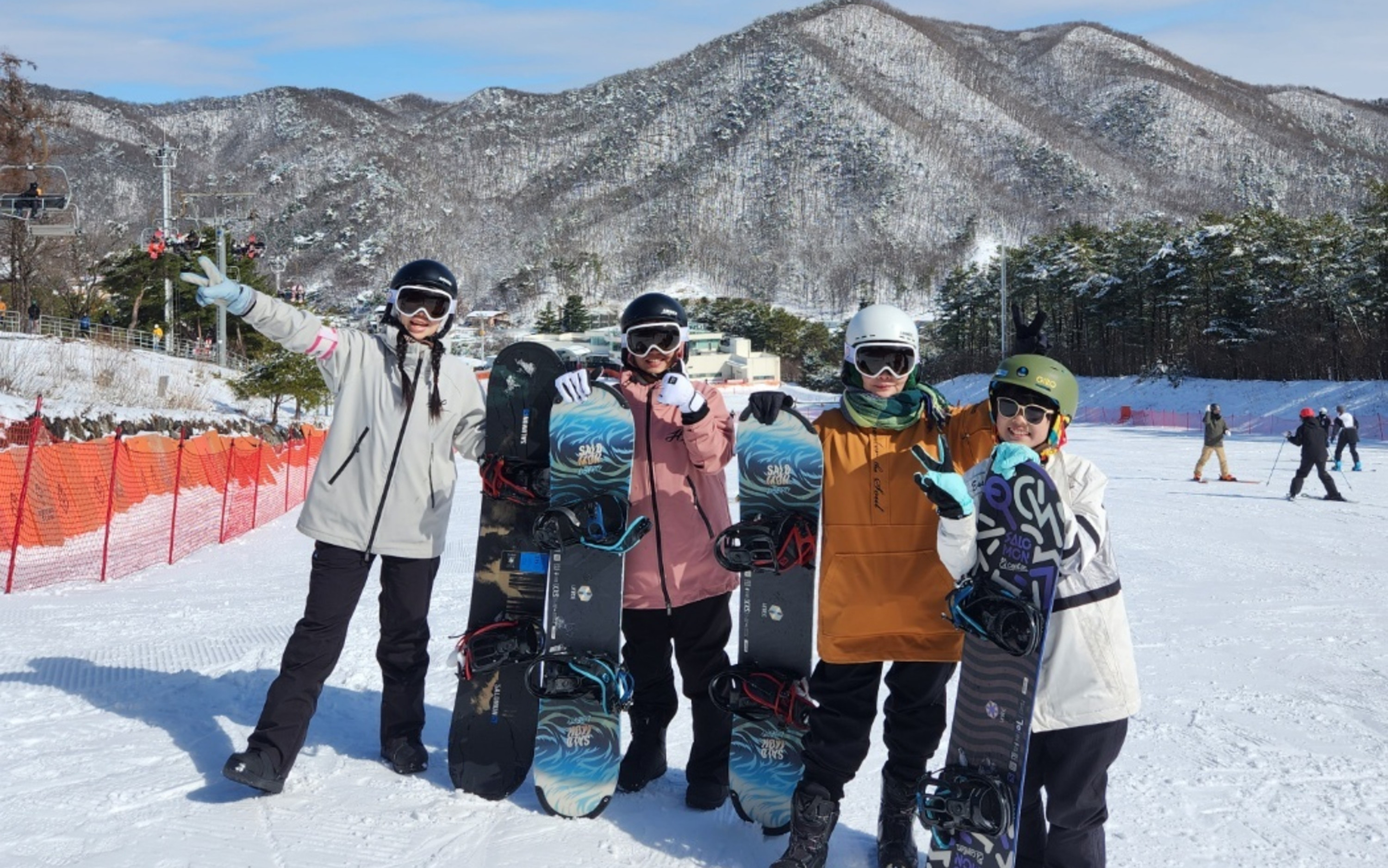 Korea Ski Tour from Seoul - Jisan Resort with Isaac Toast
