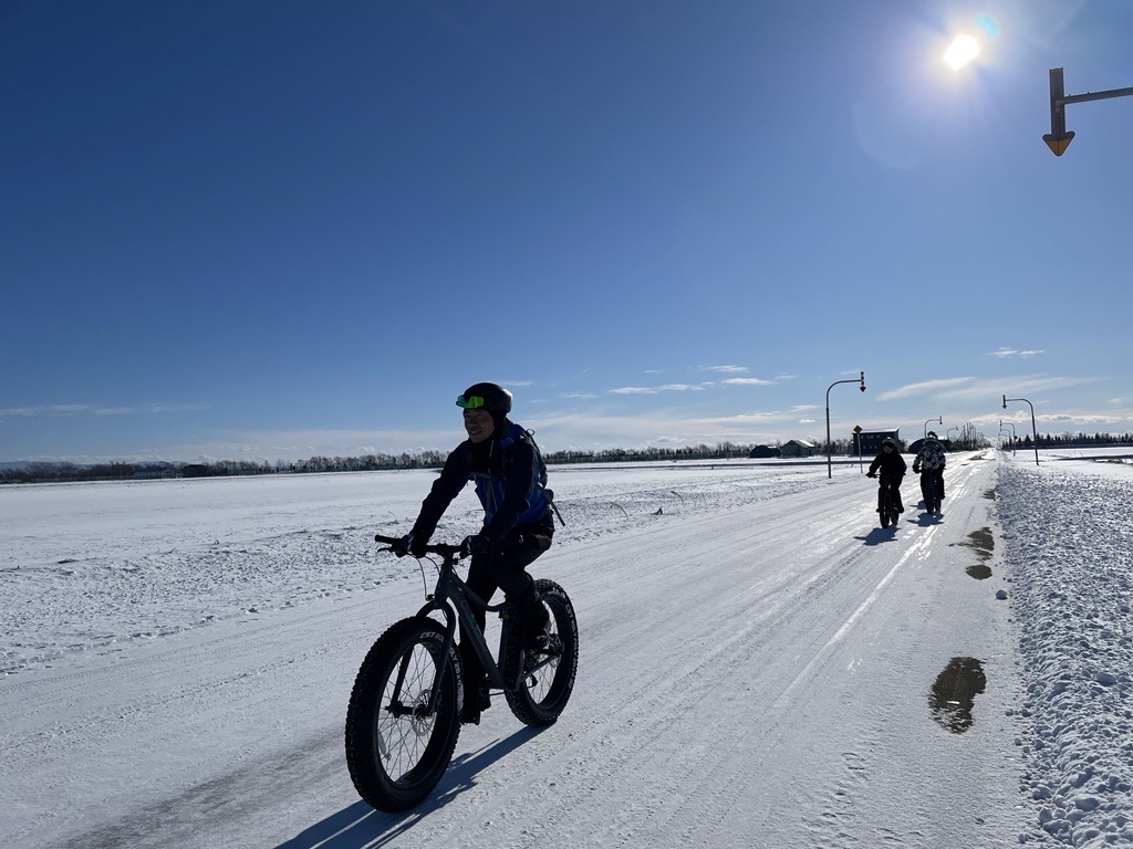 Riding a fat online bike on the road