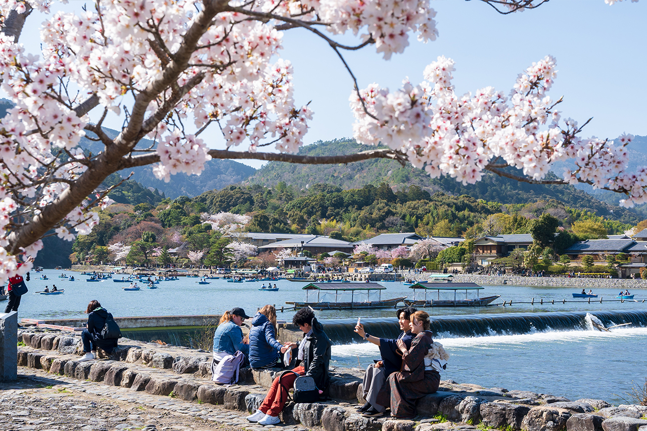 [Kyoto In-depth Tour] Nijo Castle + Kinkakuji Temple + Fushimi Inari Taisha + Arashiyama Tenryuji Temple & Bamboo Forest Trail Day Tour | Available from Osaka/Kyoto