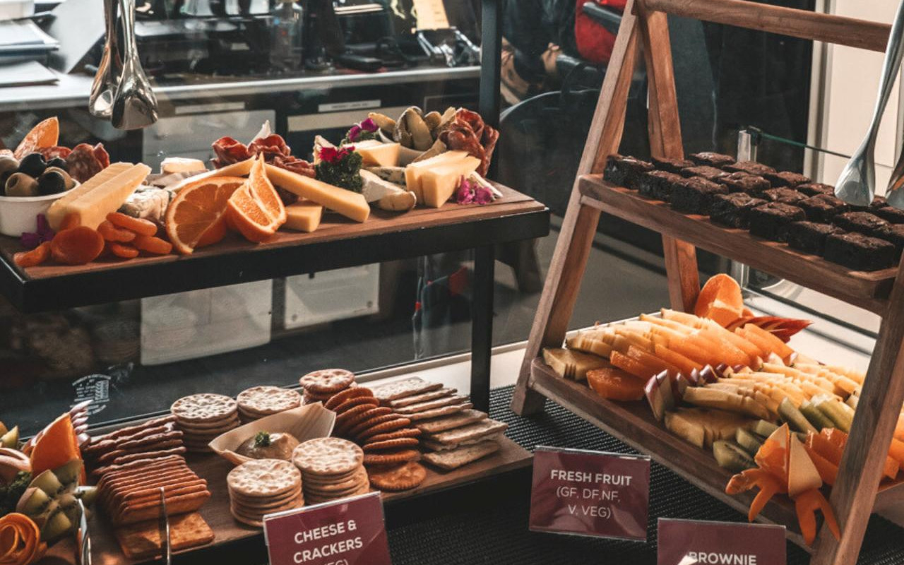 在旅途中增添獨家禮遇,盡享船長貴賓室的舒適、優質服務與迷人景緻。 在旅途中增添獨家禮遇,盡享船長貴賓室的舒適、優質服務與迷人景緻。