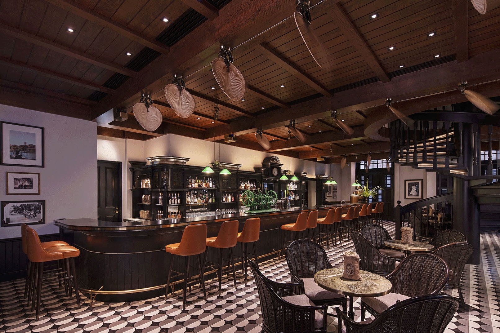 萊佛士酒店長樂酒吧（Long Bar）