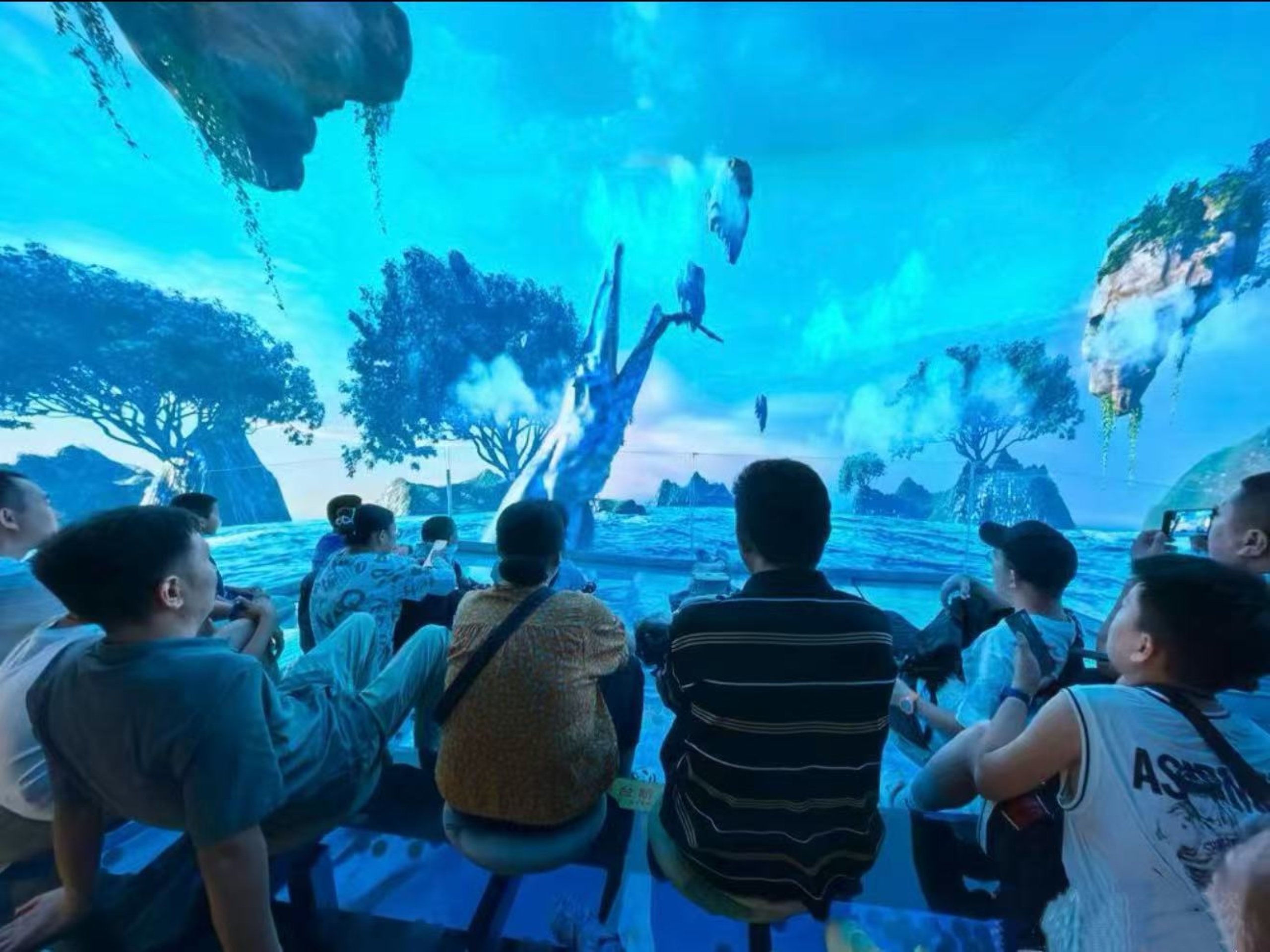 動態投影等互動裝置增添趣味，完善配套設施讓觀景體驗更從容、生動