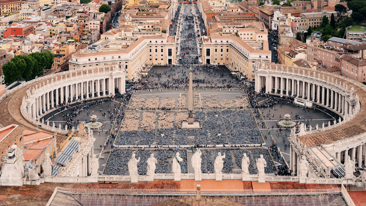 Discover the heart of Vatican City with the impressive St. Peter’s Square