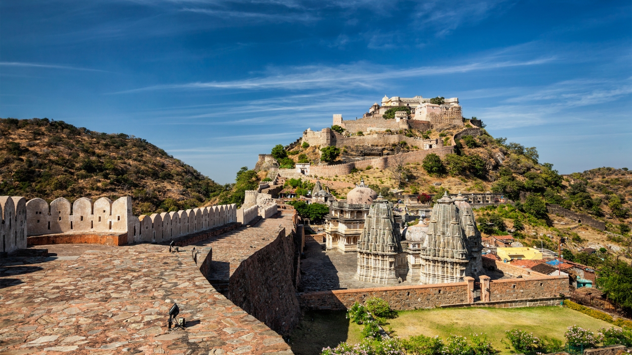 Udaipur: Full-Day Kumbhalgarh & Jain Temple Private Tour
