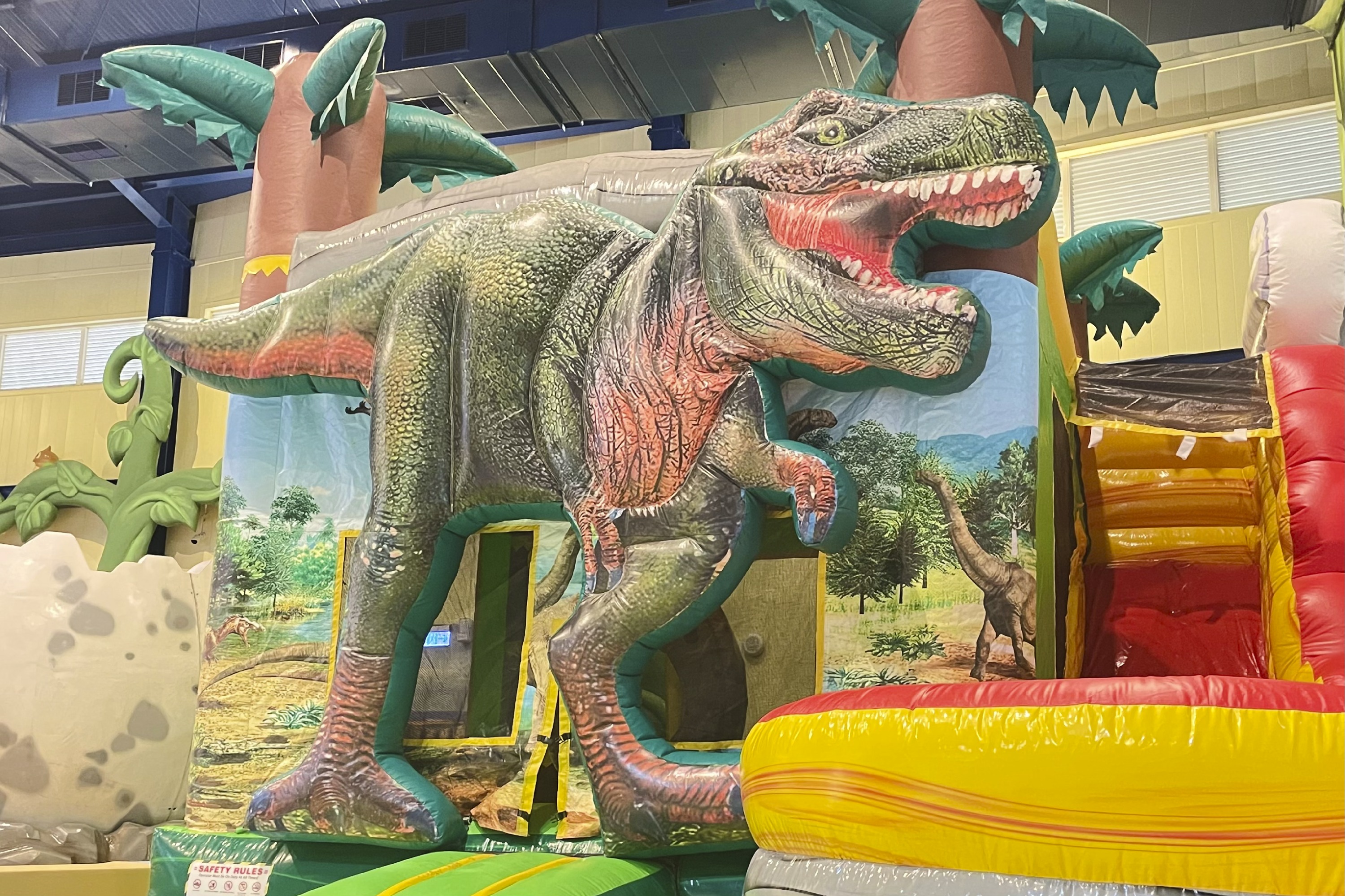 火山爆發跳跳床，盡情放電回家秒入睡