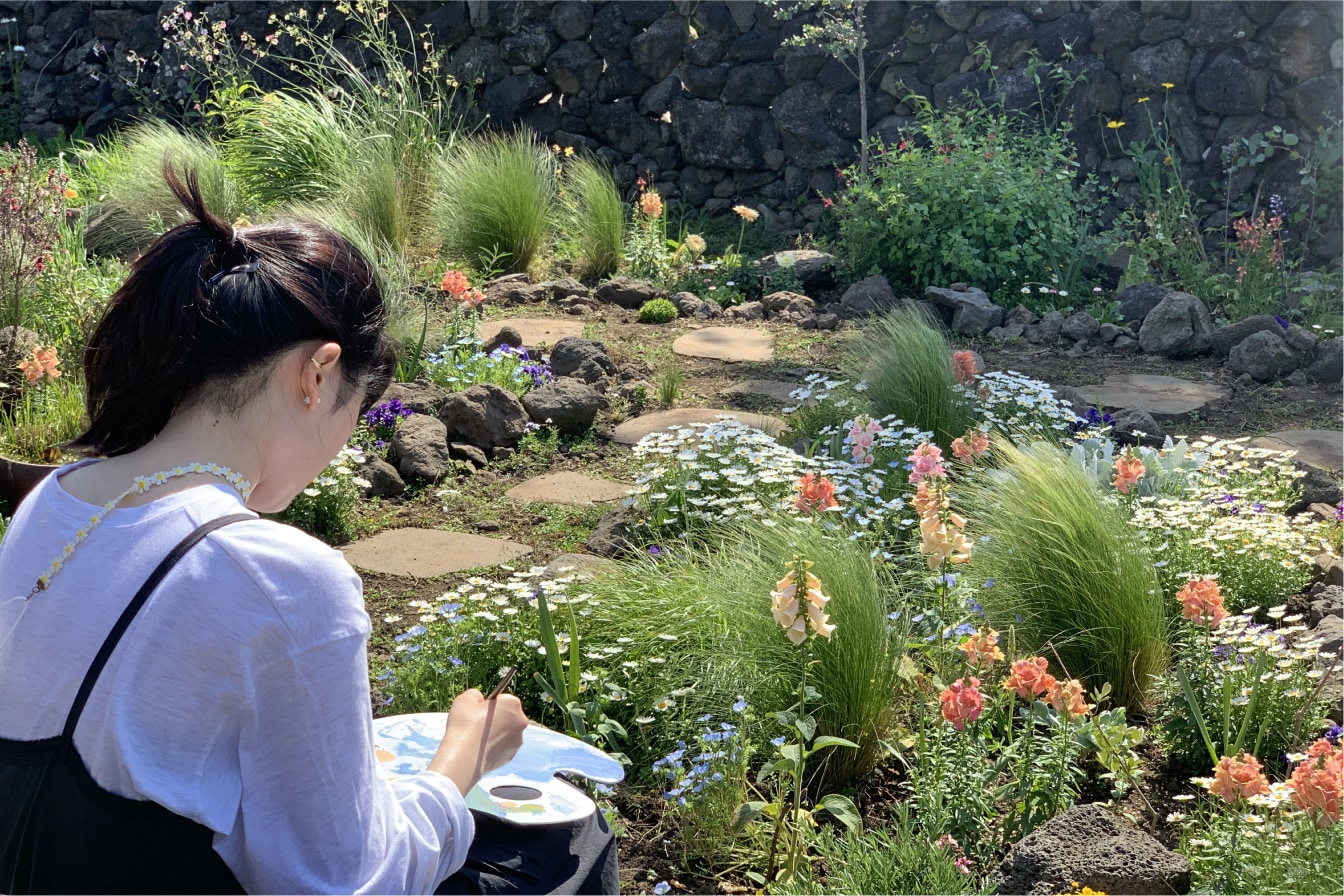 Capture the hues of flowers, leaves, and sky directly on your palette. It’s not just a view, but a personal color you’ll remember through your own touch.