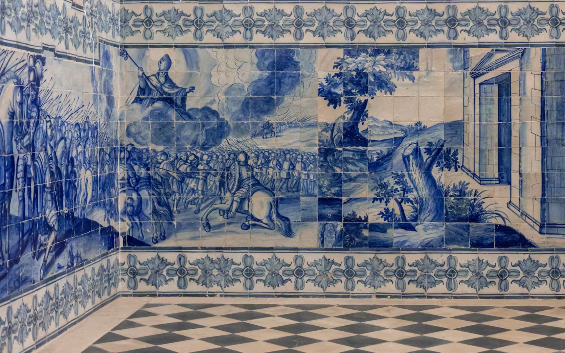 在里斯本恩寵聖母教堂內，欣賞精美的藍白色瓷磚