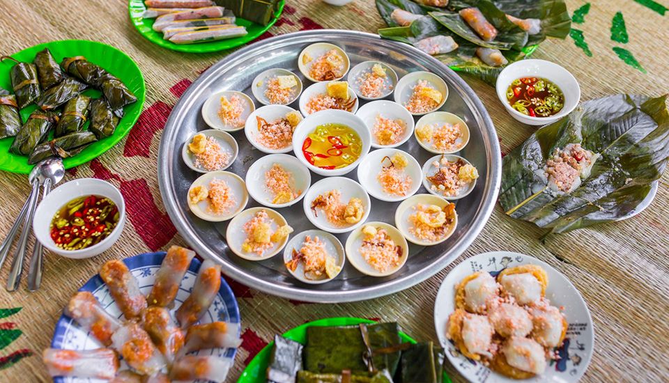 HUE CITY SIGHTSEEING AND FOOD TOUR BY MOTORBIKE