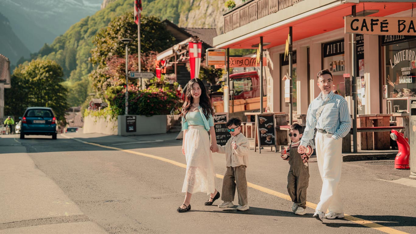Private Photoshoot Tour: Lauterbrunnen & Wengen at the best spots