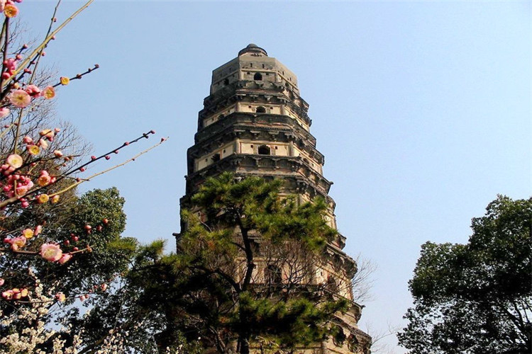 虎丘山風景名勝區-被譽為“吳中第一名勝”-宋代大文豪 蘇軾 曾讚歎：“到蘇州不遊虎丘，乃憾事也！”