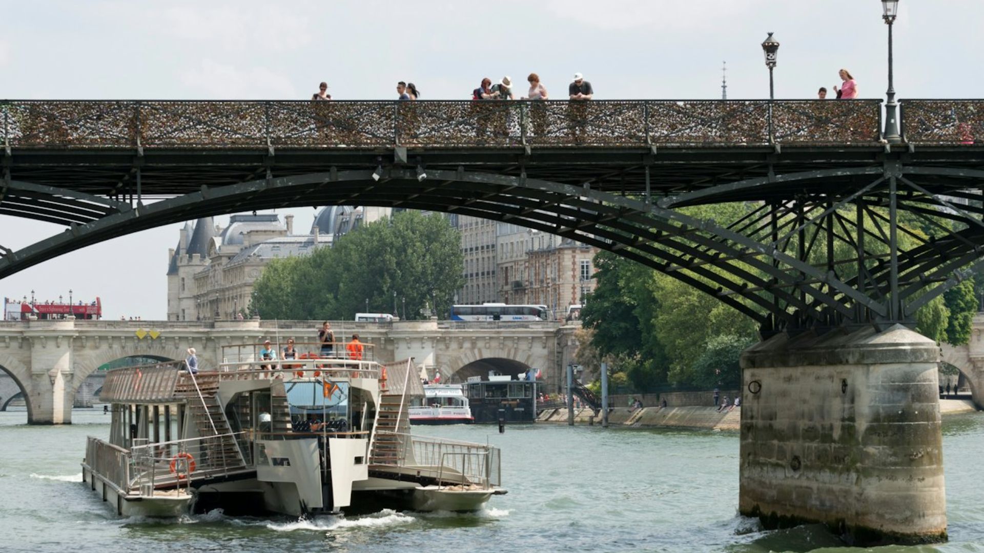 塞納河及其秘密親子游船之旅（La Seine and its Secrets Quiz cruise for kids experience in Paris）