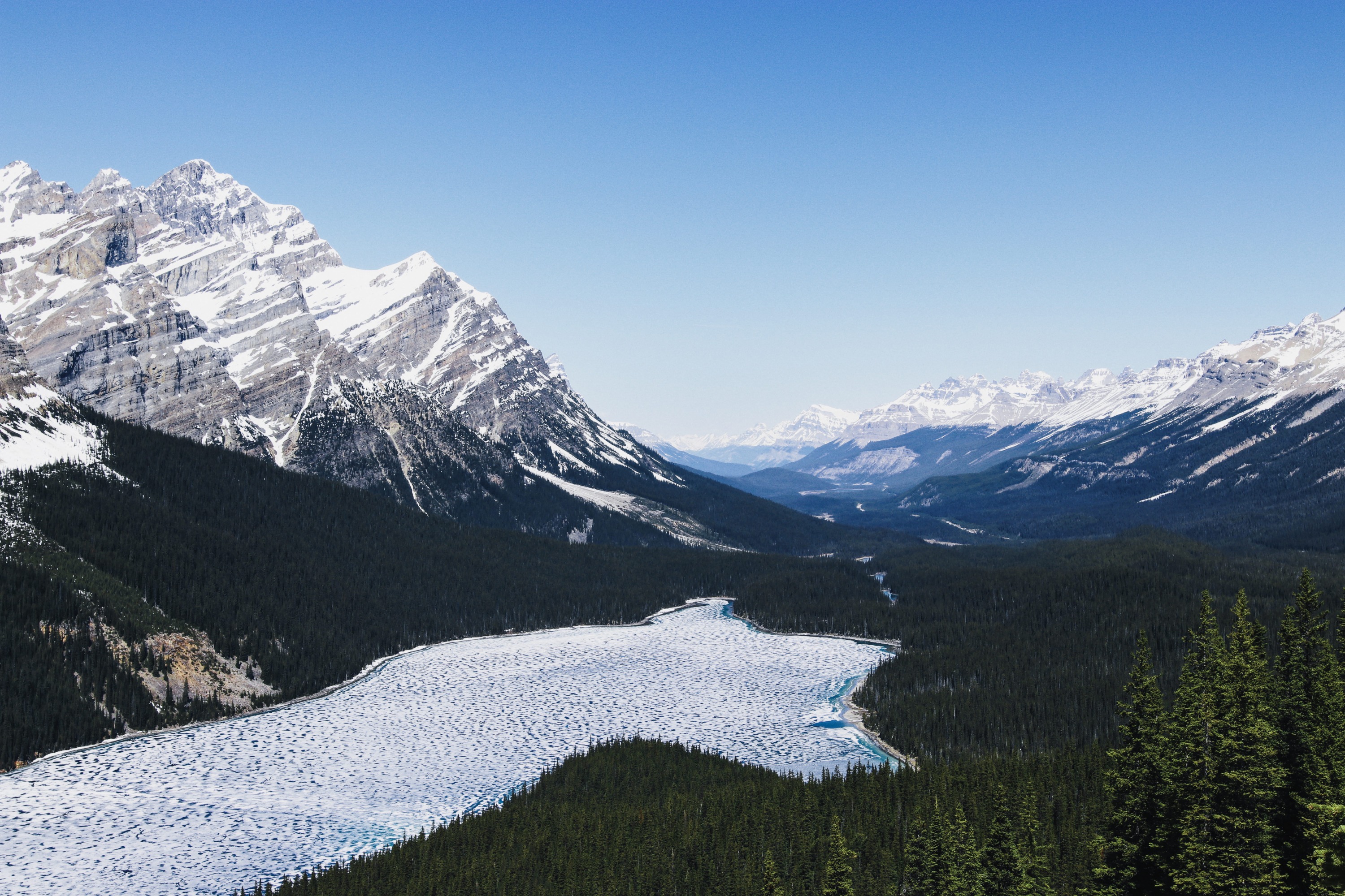 路易斯湖 (Lake Louise)，翡翠湖 (Emerald Lake)，佩託湖 (Peyto Lake) 加拿大 (Canada) 三湖一日遊