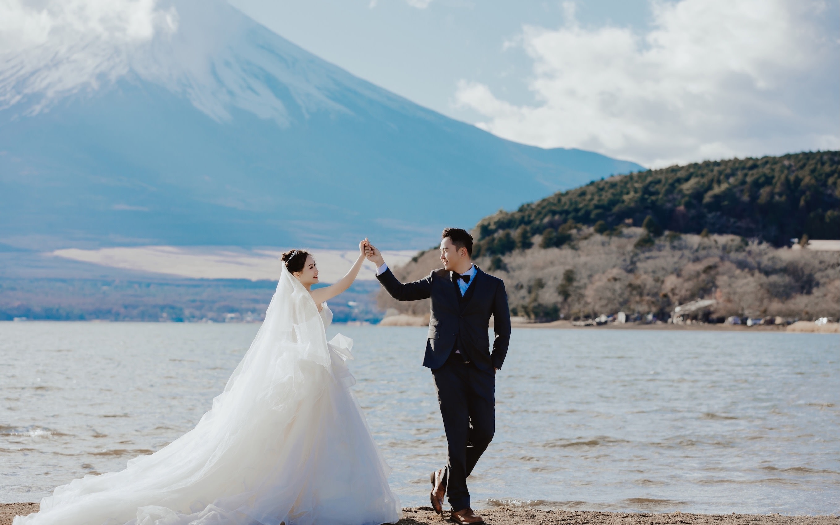 Tokyo & Mt. Fuji Wedding Dress Kimono One-Day Pre-Wedding Photoshoot Experience (All-Inclusive Package)