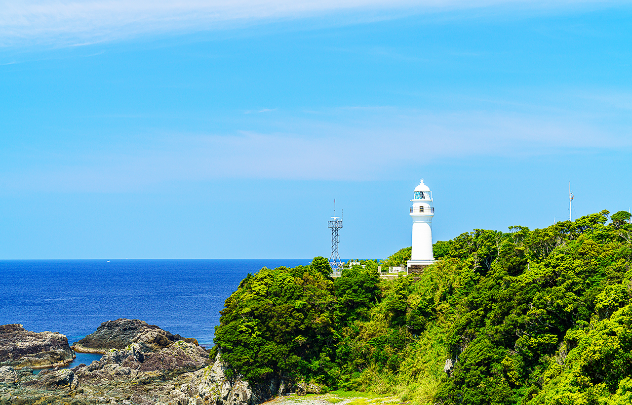 和歌山黑潮市場·白濱円月島·千畳敷·三段壁·潮岬·熊野古道·那智勝浦漁港二日遊｜大阪出發