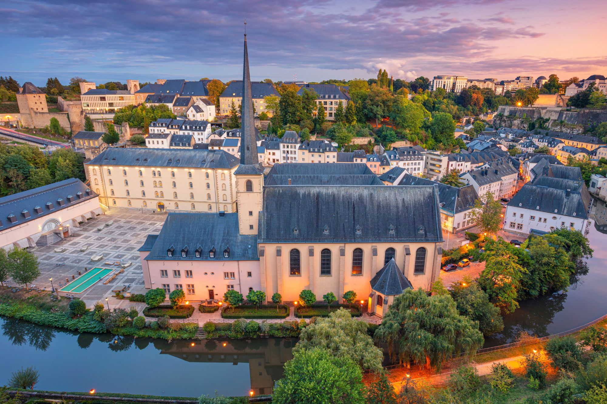 Luxembourg Scavenger Hunt and City Highlights Day Trip