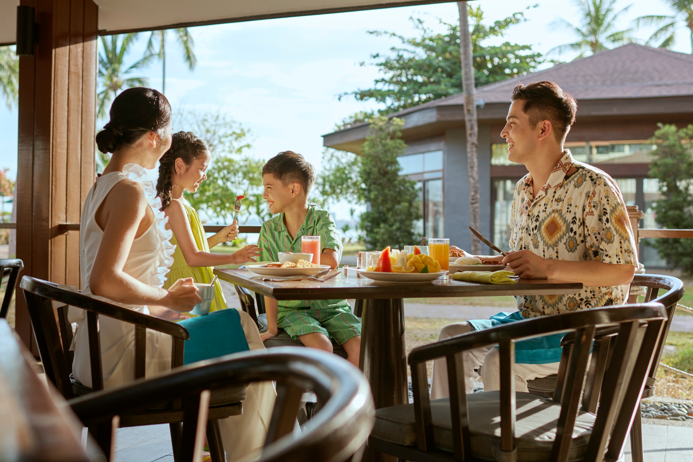 香格里拉丹絨亞路度假酒店 (Shangri-La Tanjung Aru, Sabah) 的塔圖咖啡廳 (Cafe TATU)
