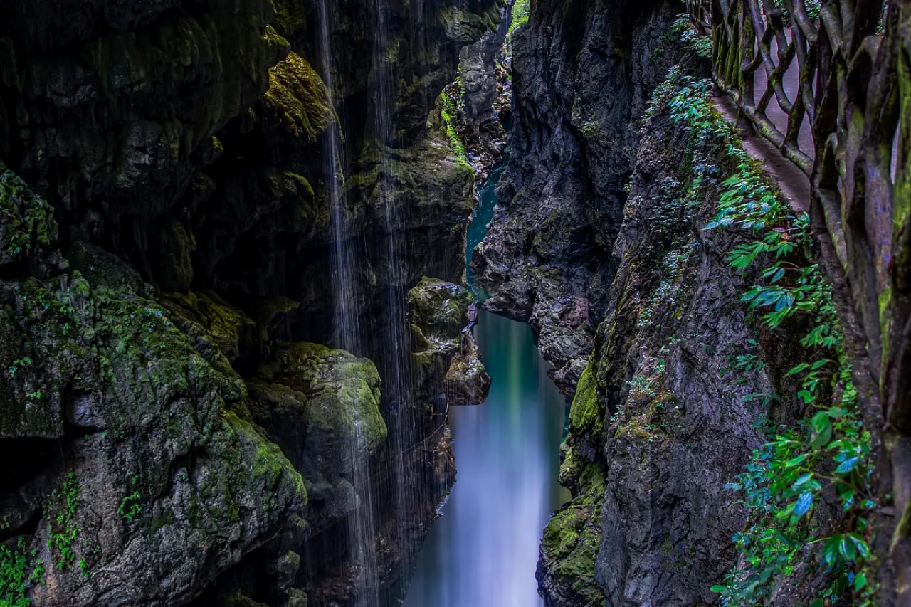 Bijiang Natural Bridge Scenic Area