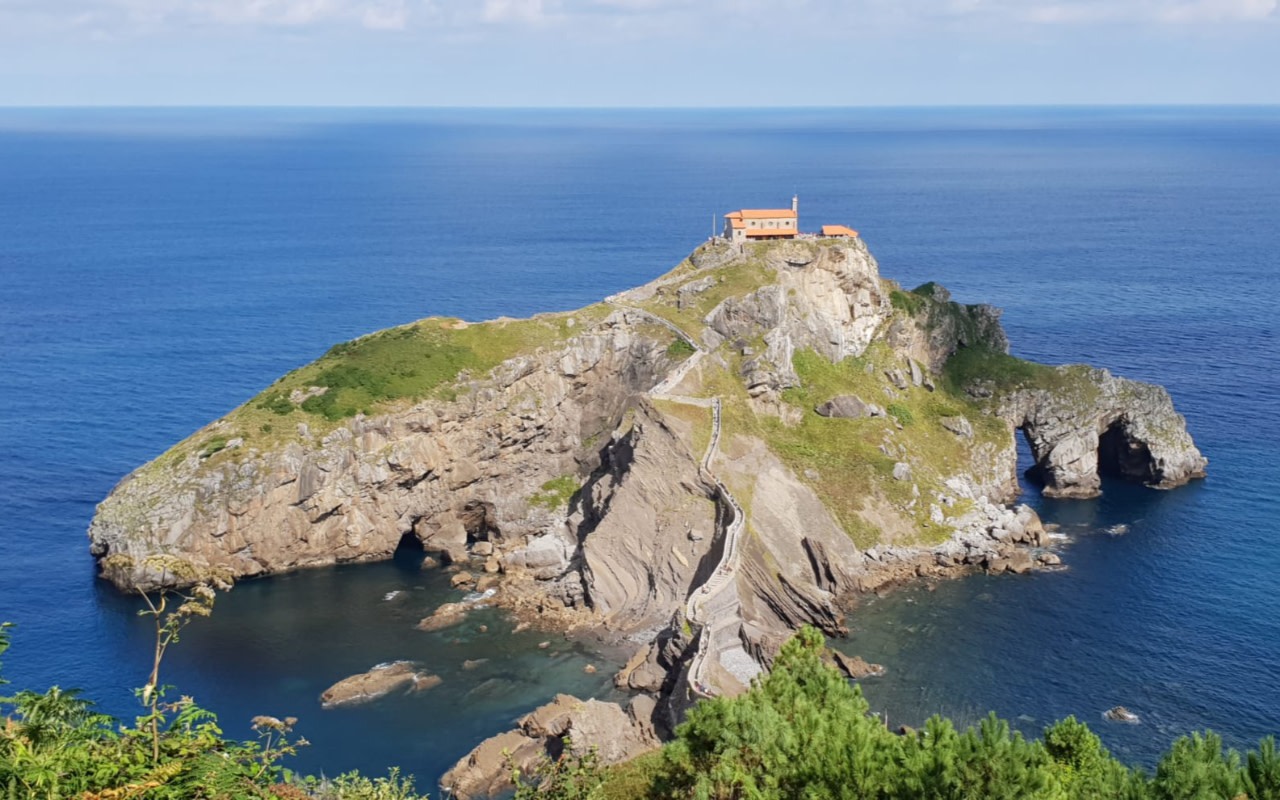 San Juan de Gaztelugatxe, Mundaka & Gernika half-day tour from Bilbao