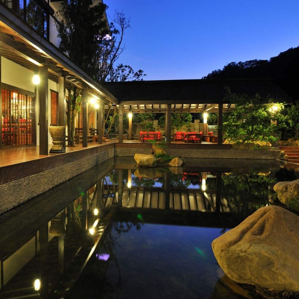 Bathhouse For 2 at Miaoli Shi Tang Spring