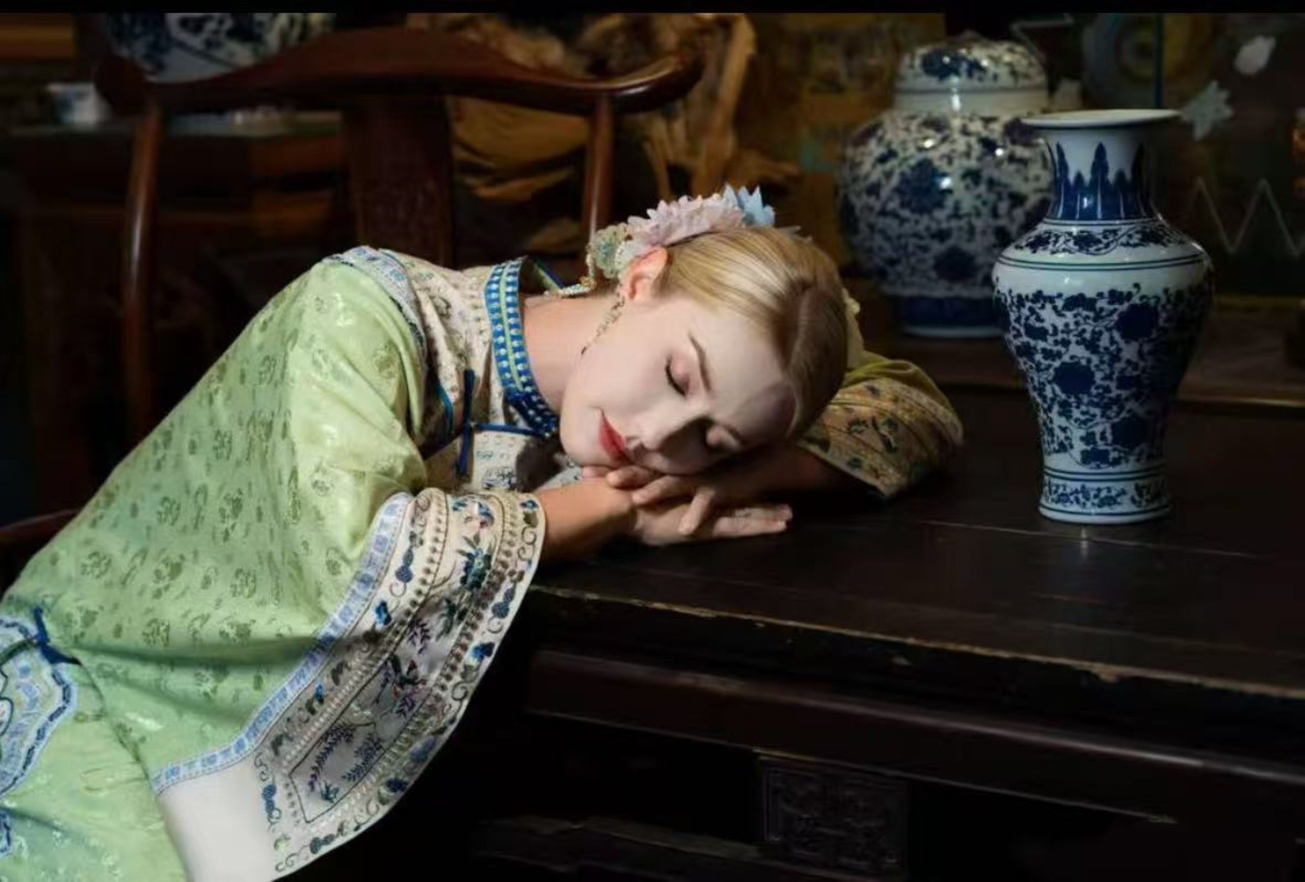 仿古庭院中演繹大院女子的溫婉堅韌,感受晉商文化的深厚底蘊 仿古庭院中演繹大院女子的溫婉堅韌,感受晉商文化的深厚底蘊