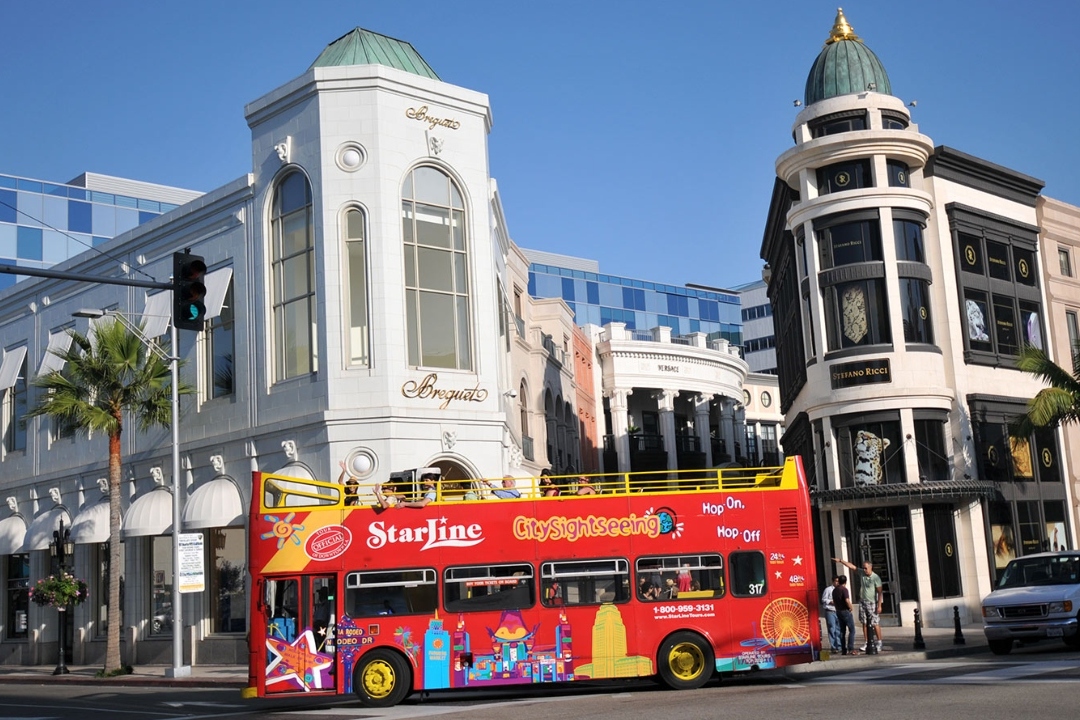 Celebrity Homes Tour with Hop-On Hop-Off Bus Pass in Los Angeles