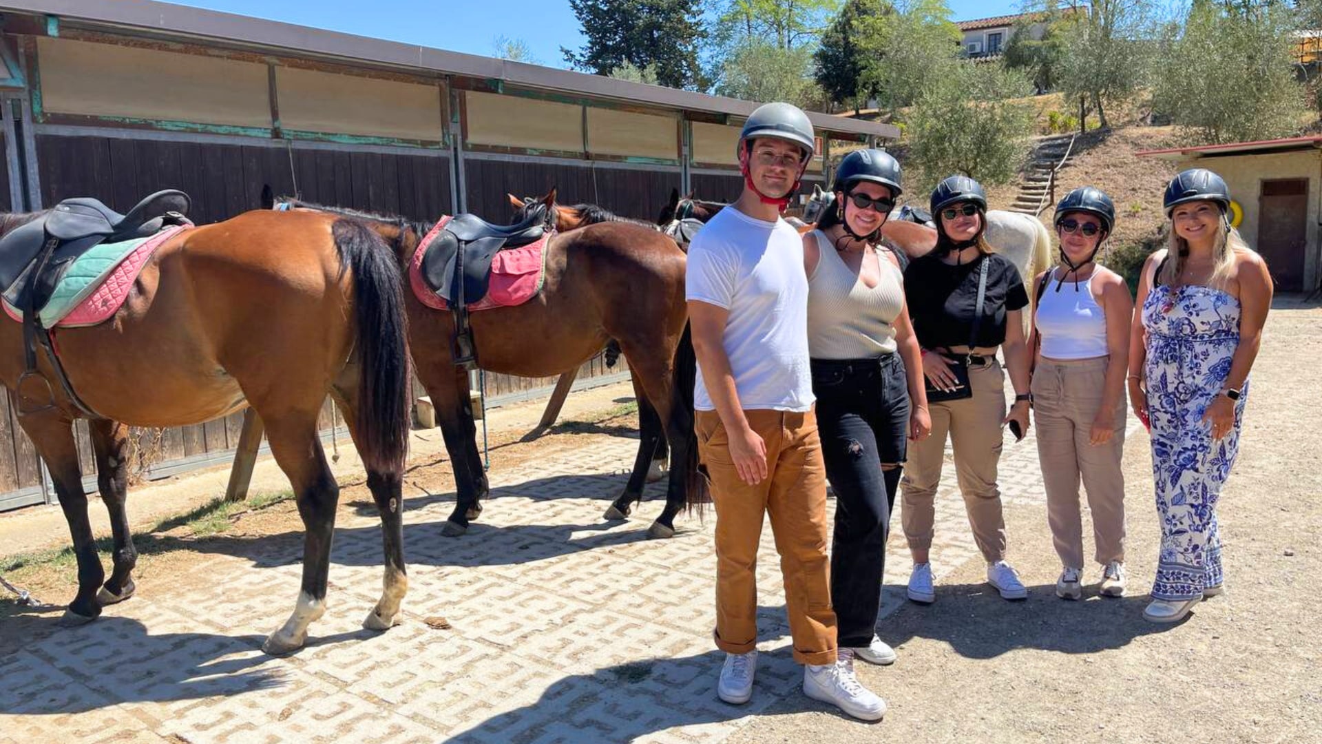 From Florence: Tuscany Horseback Riding and Winery Tour with Lunch