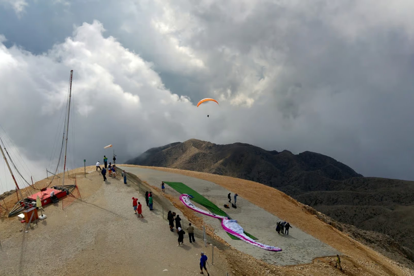 探索觀景台，並在At The Top 觀景台享受清新的山間空氣