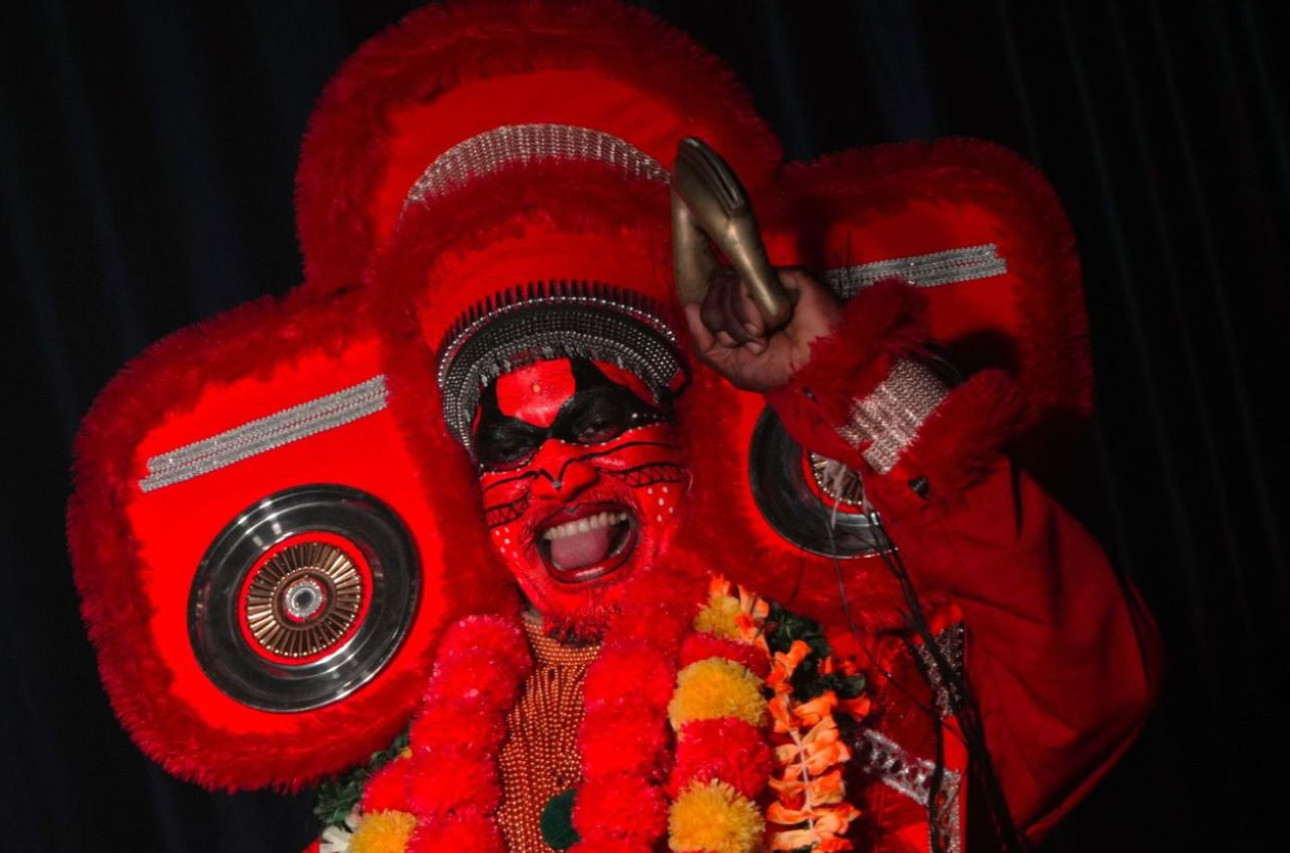 Kochi: Evening Kathakali Theyyam And Kalaripayattu Show Tickets