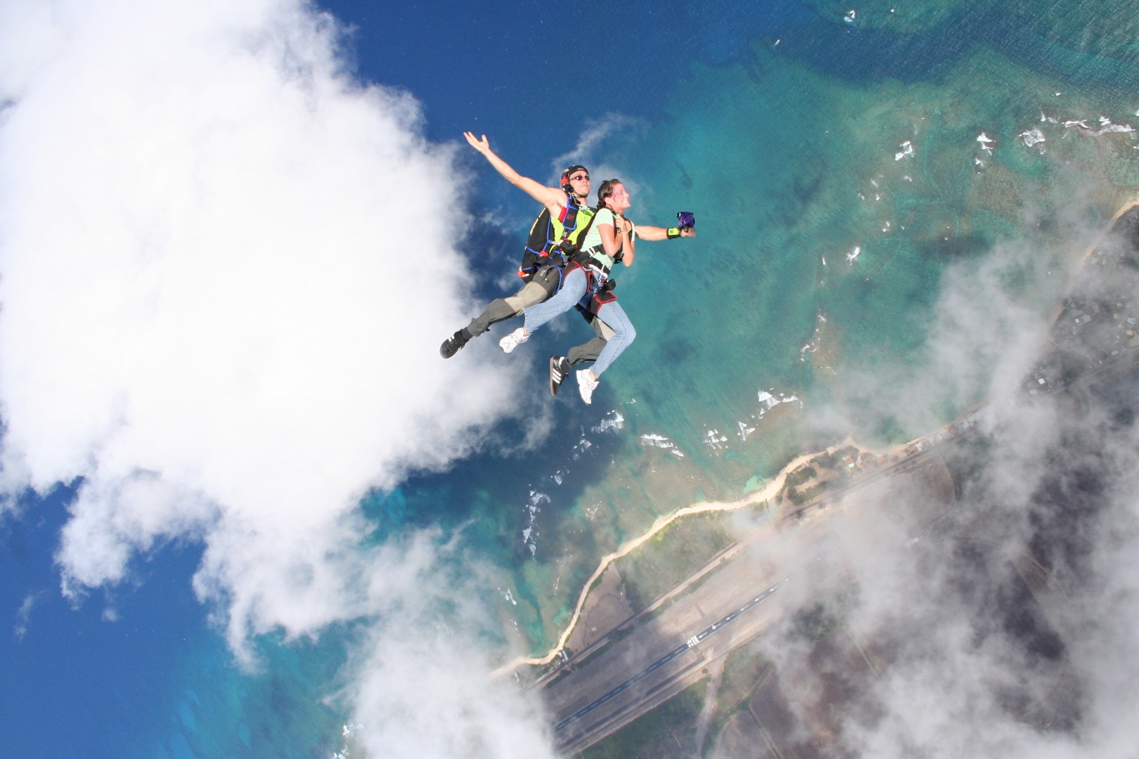 夏威夷歐胡島高空跳傘（Skydive Hawaii提供）