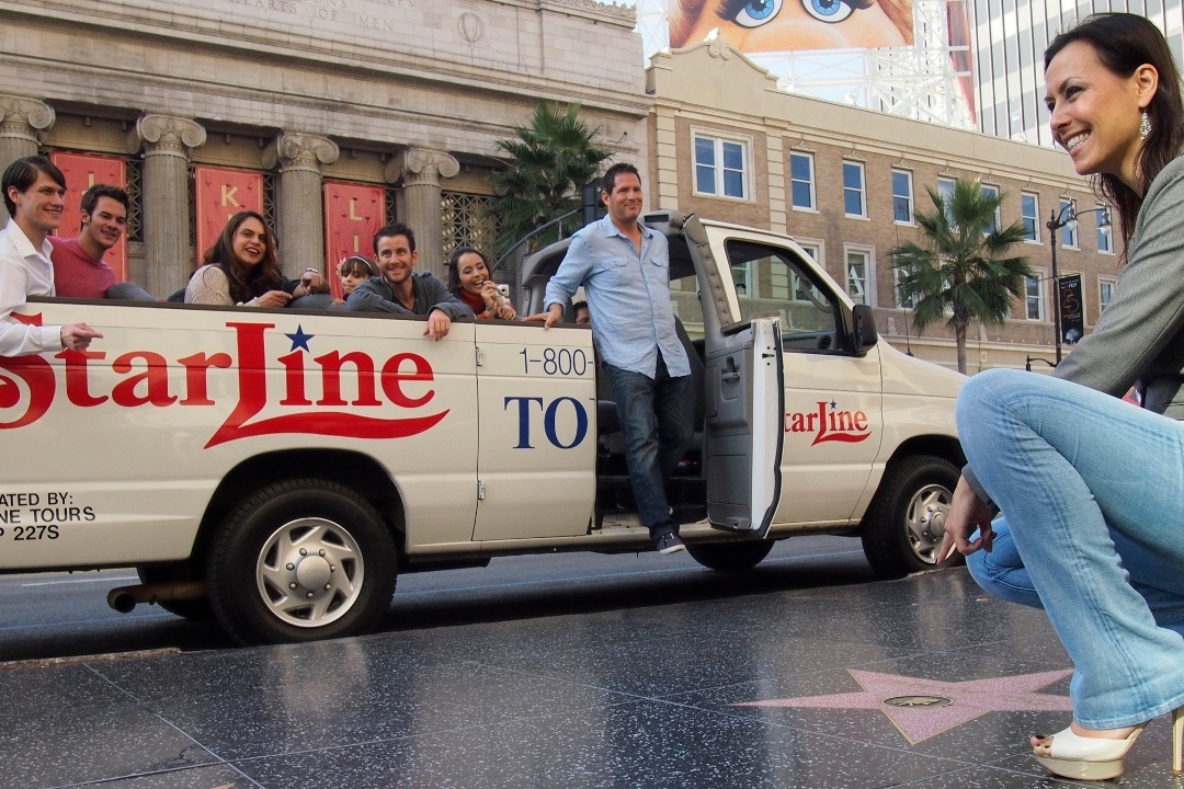 Celebrity Homes Tour with Hop-On Hop-Off Bus Pass in Los Angeles