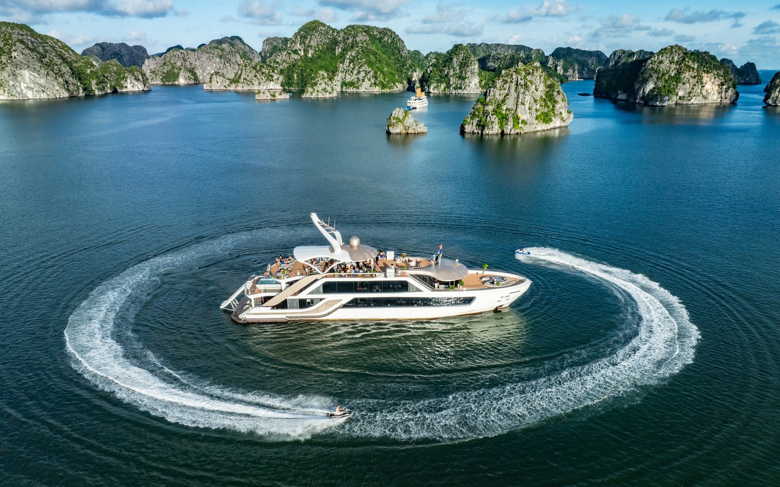 Serenity Grandeur Day Cruise: Lan Ha Bay & Cat Ba