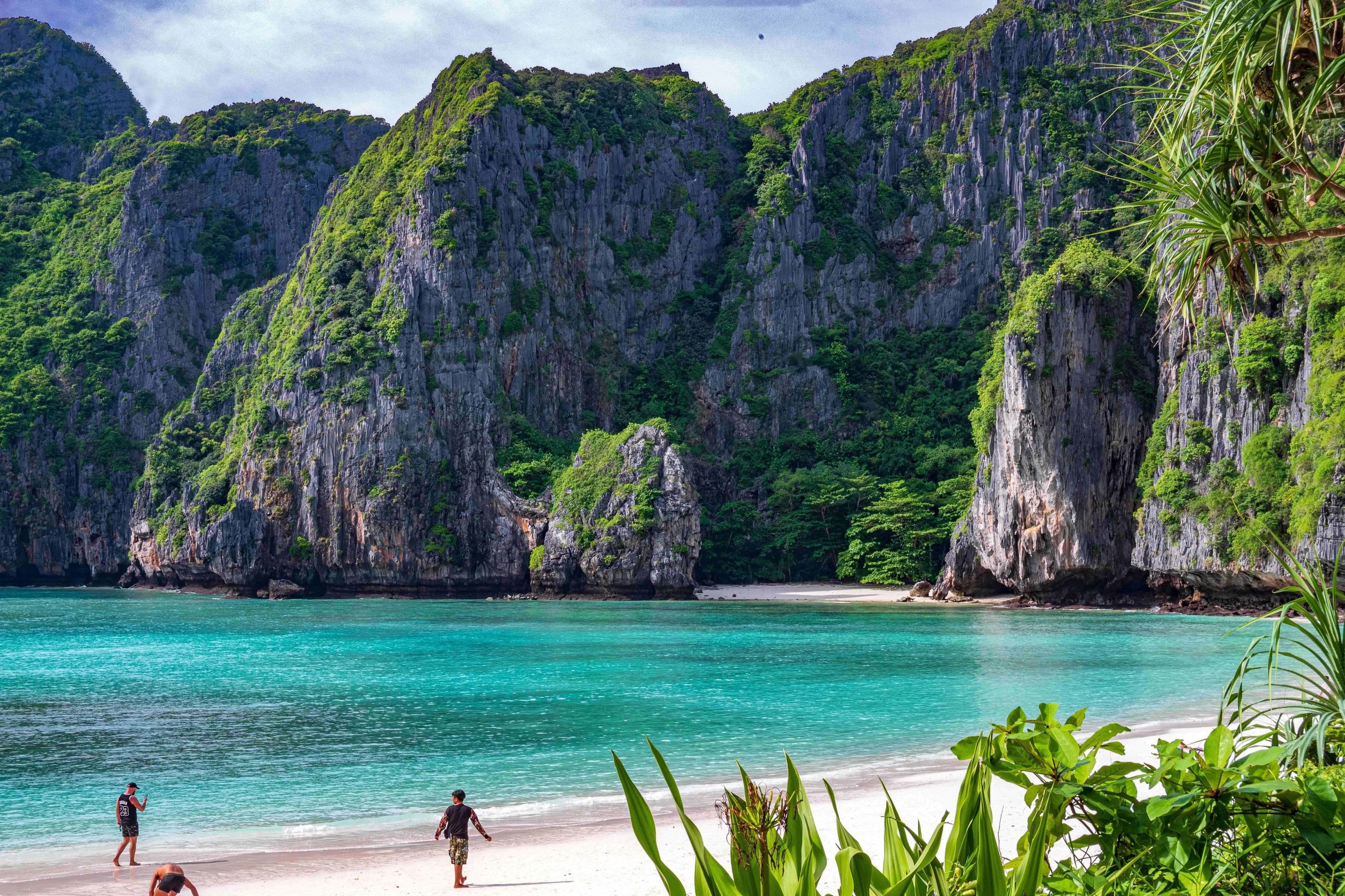 普吉島：快艇雙體船皮皮島一日遊 (Phuket: Phi Phi island Day Tour by Speedboat Catamaran)