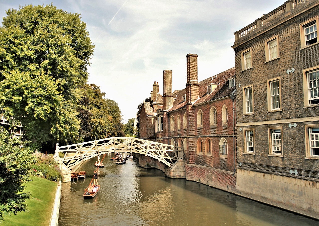 Cambridge self-guided walking tour with mobile app