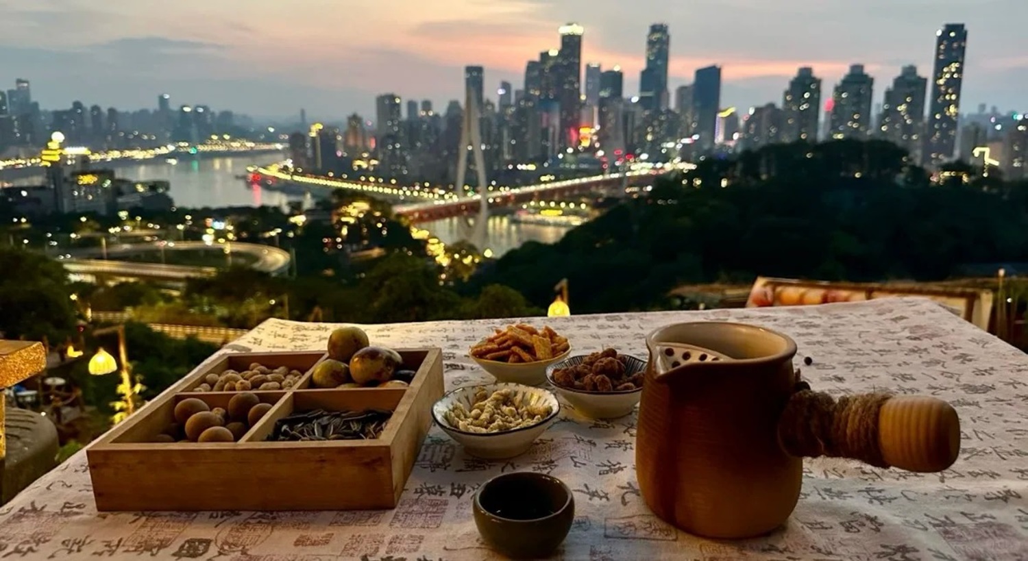 重慶向雲端茶攤（喝茶觀景勝地+精品小吃+可選圍爐煮茶+歌手駐唱+網紅打卡拍攝地）